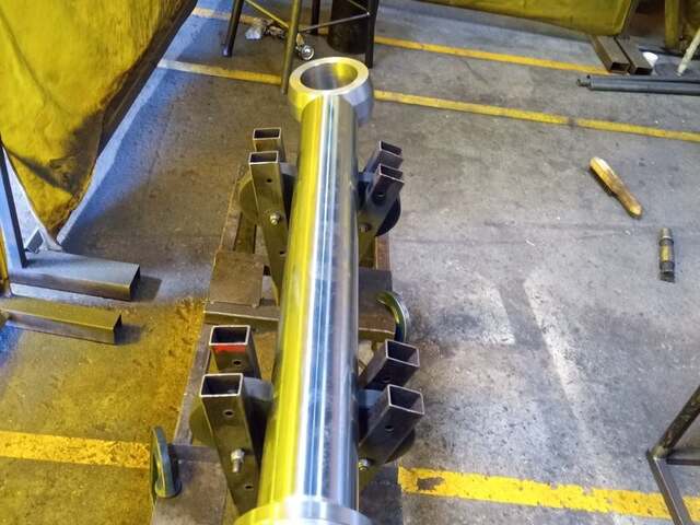 Hydraulic cylinder rod on fabrication stand